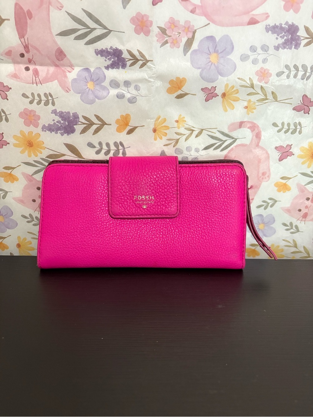 Fossil Issue No. 1954 Hot Pink Pebbled Bifold snap leather Wallet. Preowned